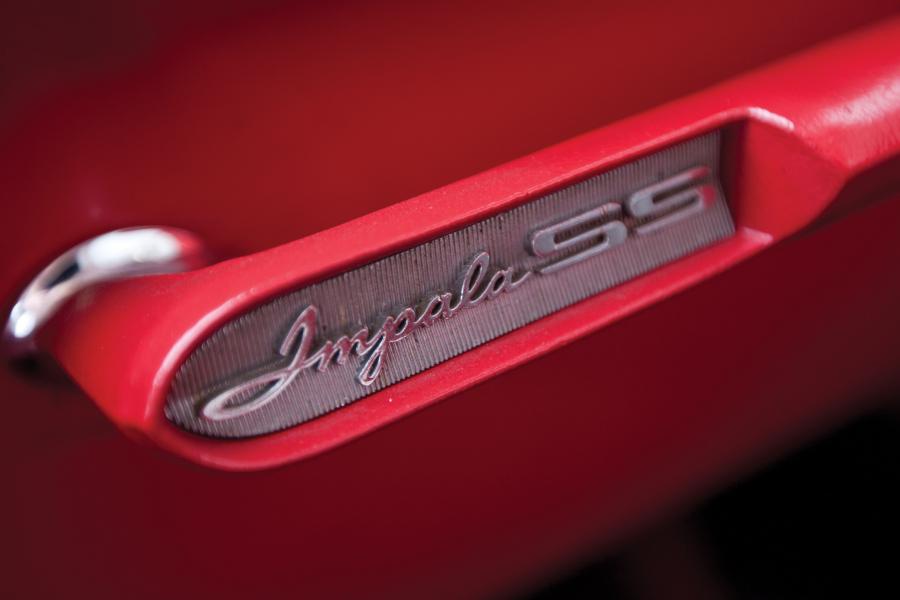 Детали интерьера Chevrolet Impala SS 409 1961 года  (фото 14 из 30)